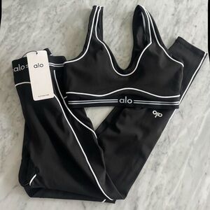 ALO Yoga Black Sports Heart Throb Set Bra and Leggings Size Medium